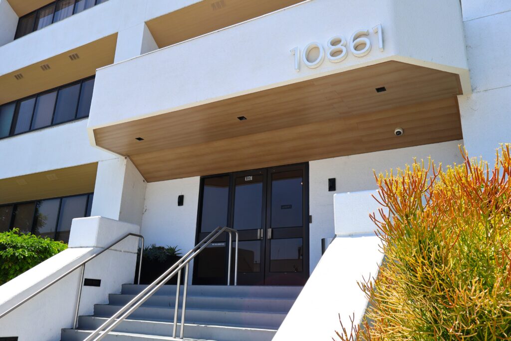 A photo of the front of the building Los Alamitos Pediatrics is located in